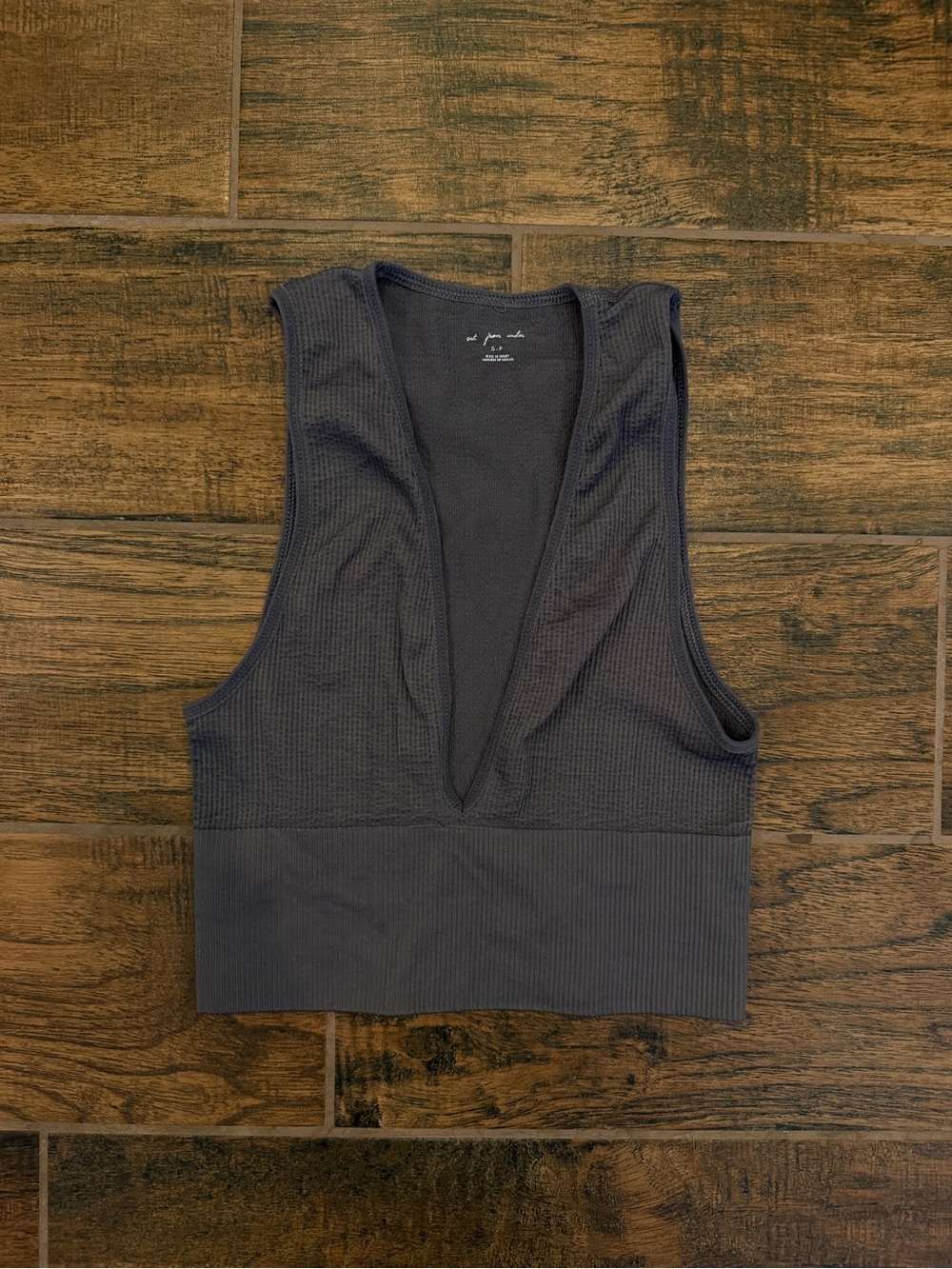 Urban Outfitters Deep V Ribbed Cropped Tank Top - Dark Charcoal